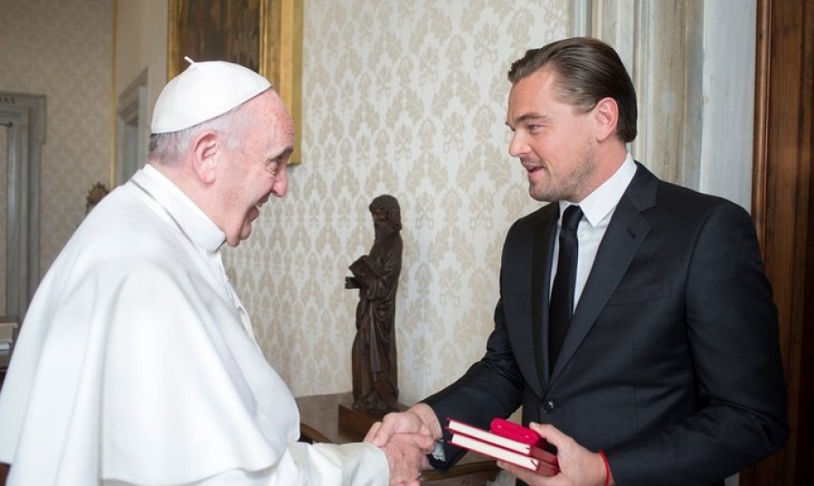Francisco recibe a Leonardo Di Caprio en el Vaticano