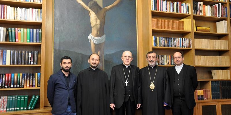 El cardenal Osoro recibe al representante de la Iglesia apostólica armenia ante la Santa Sede