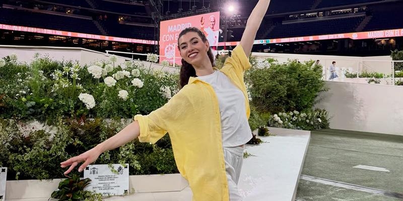 Victoria Lucena, integrante del cuerpo de baile en el Bernab&eacute;u: &laquo;Es muy bonito cuando la gente se junta para poner su arte al servicio del Papa&raquo;