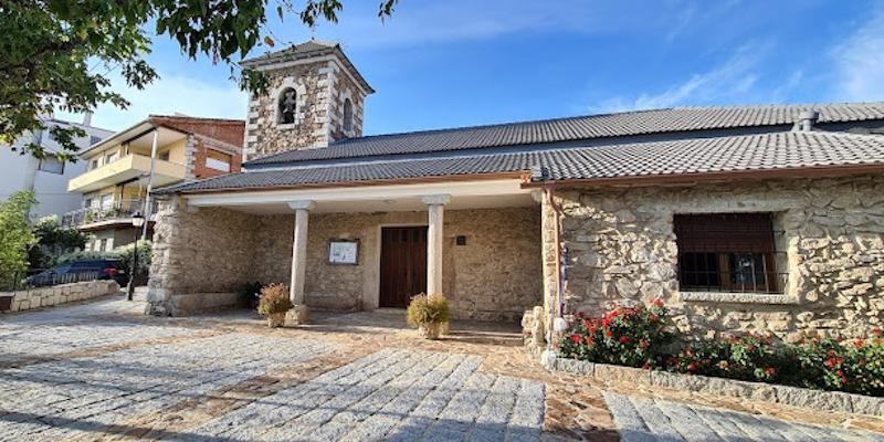 El padre &Aacute;ngel Camino celebra una Eucarist&iacute;a en Valdemanco en la solemnidad de Cristo Rey