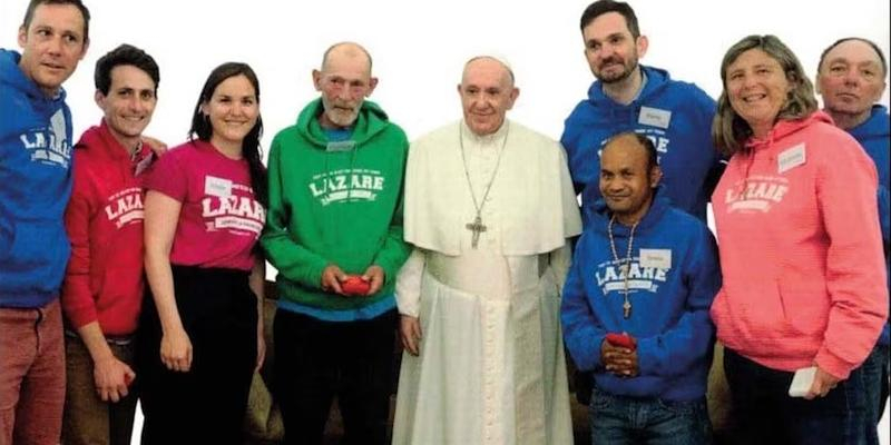 Fundaci&oacute;n L&aacute;zaro Espa&ntilde;a publica en espa&ntilde;ol 'De los pobres al Papa y del Papa al mundo'