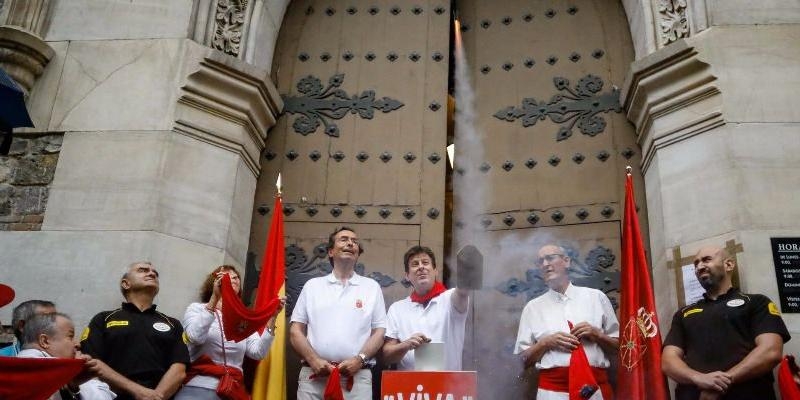 San Fermín de los Navarros inaugura los cultos en honor a su titular con un chupinazo