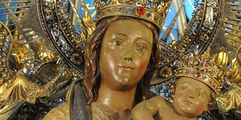 La Corte de Honor despide abril con su Misa mensual en honor a la Virgen de la Almudena