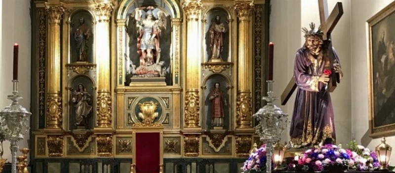 Nuestro Padre Jesús con la Cruz a cuestas recorre las calles de Fuencarral el Jueves Santo