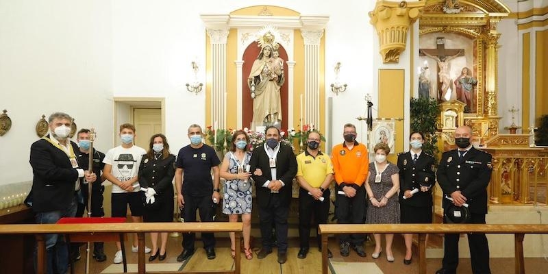 La hermandad Nuestra Señora del Carmen de Vallecas rinde homenaje a todos los colectivos implicados en la pandemia