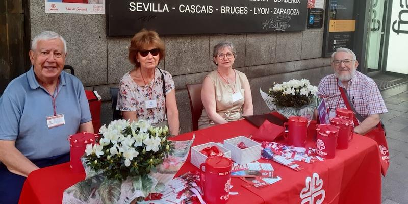 En la imagen, Reyes Criado en una mesa informativa en la campaña del Día de Caridad del año pasado