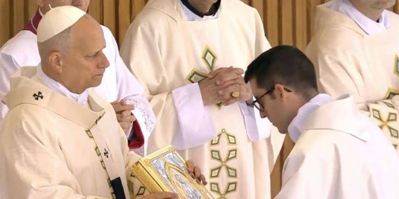 &Aacute;lvaro Sim&oacute;n, lector del Evangelio en la Misa del Corpus, presidida por Le&oacute;n XIV: &laquo;A trav&eacute;s de la liturgia, el Papa nos amaba&raquo;