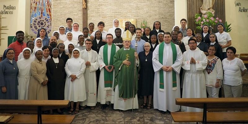 El arzobispo clausura el Encuentro de Preparaci&oacute;n para la Profesi&oacute;n Perpetua: &laquo;Quer&eacute;is regalar el Evangelio de Jesucristo desde vuestro carisma&raquo;