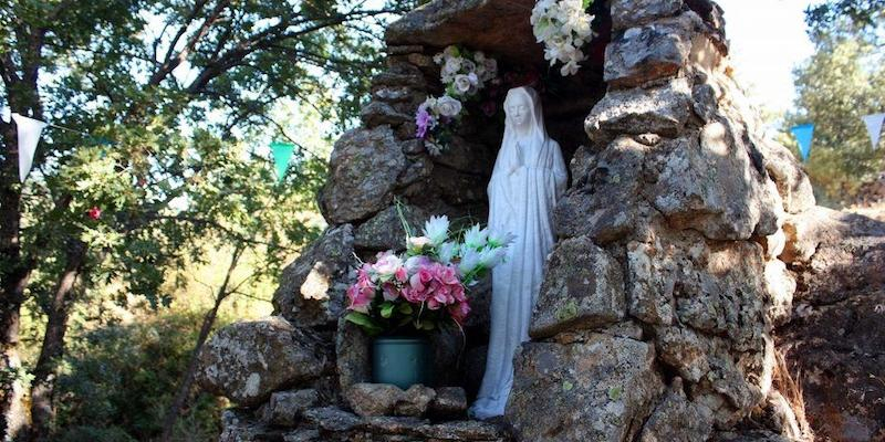 La Acebeda realiza en el último domingo de julio su tradicional romería en honor a la Virgen Blanca