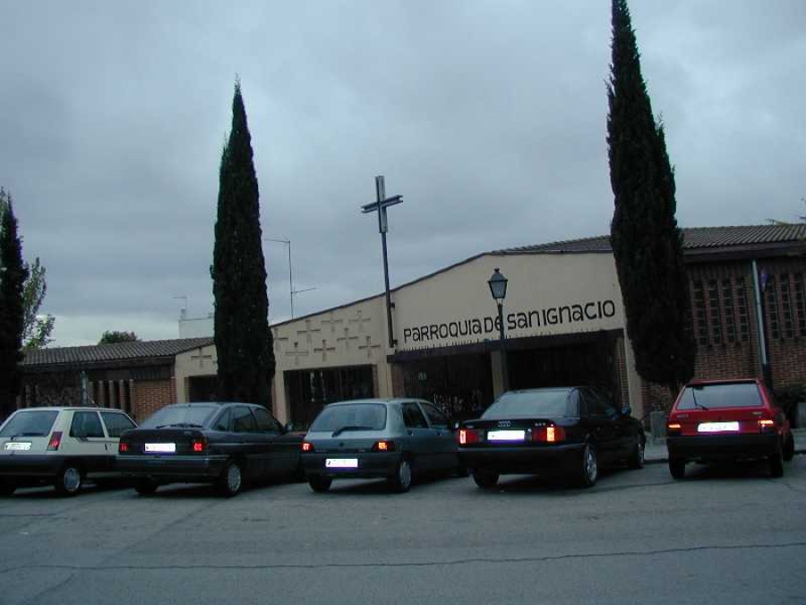 El vicario episcopal de la VIII presenta al p&aacute;rroco de San Ignacio de Loyola