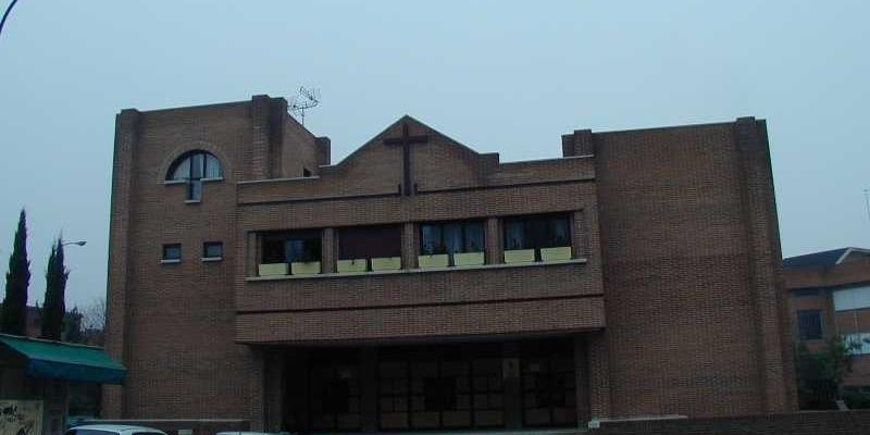 El vicario episcopal de la VIII administra este s&aacute;bado el sacramento de la Confirmaci&oacute;n en San V&iacute;ctor